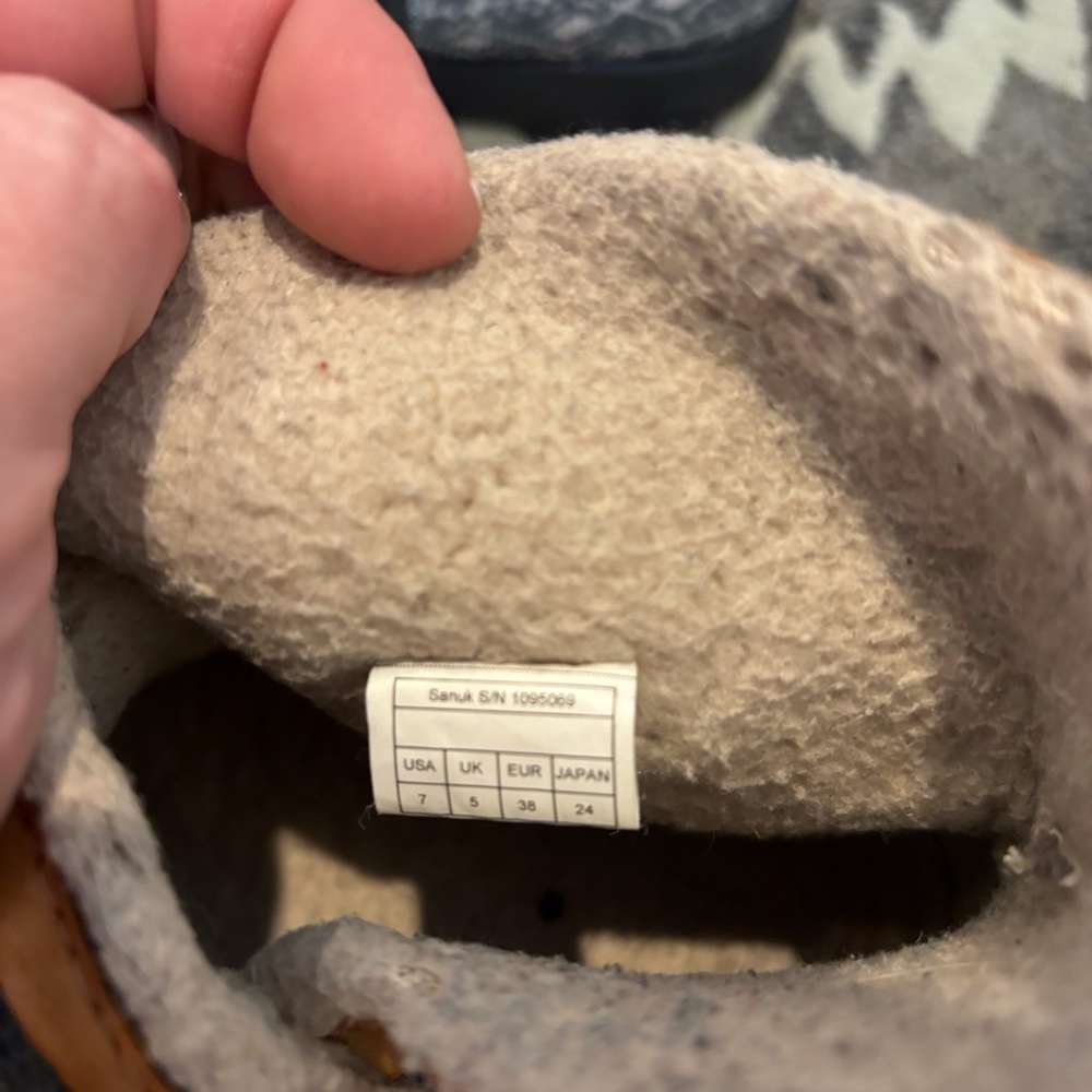 Super Cute Sanuk Boots Size 7 - Picture 7 of 7